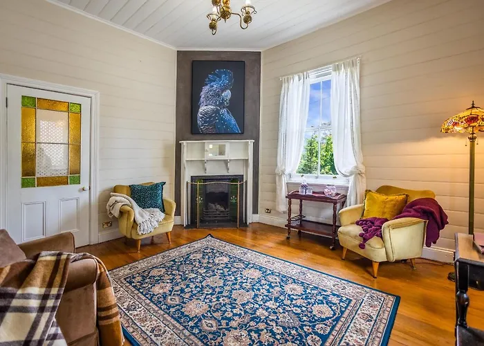 Pet-Friendly Blue Mountains Cottage With Indoor Fireplace